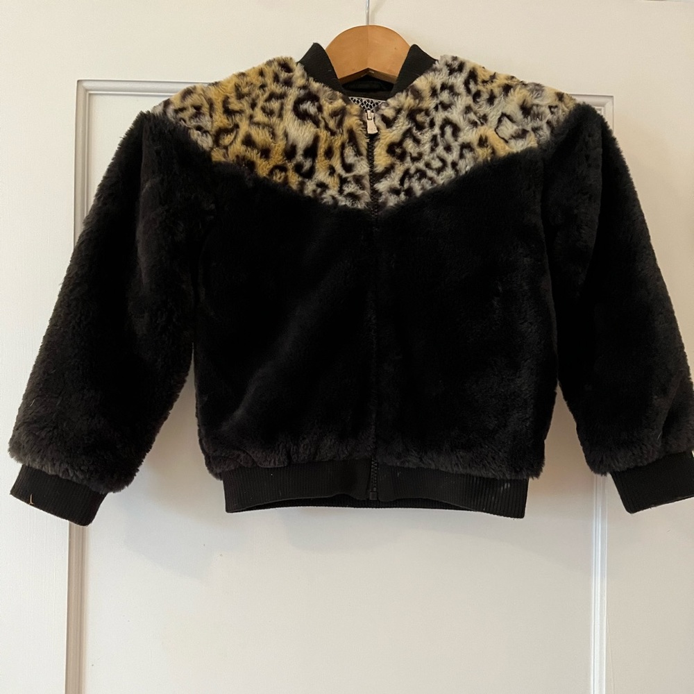 Girls size 5/6, fuzzy, black/leopard print, zip up